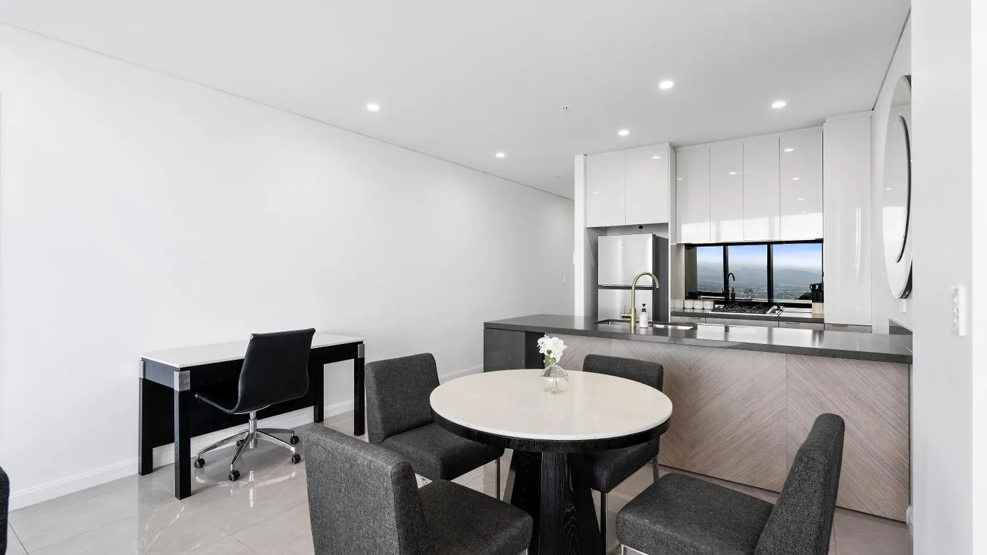 Gorgeous Oceanview 2B2B Beachfront Apartment In Surfers Gold Coast 0*,