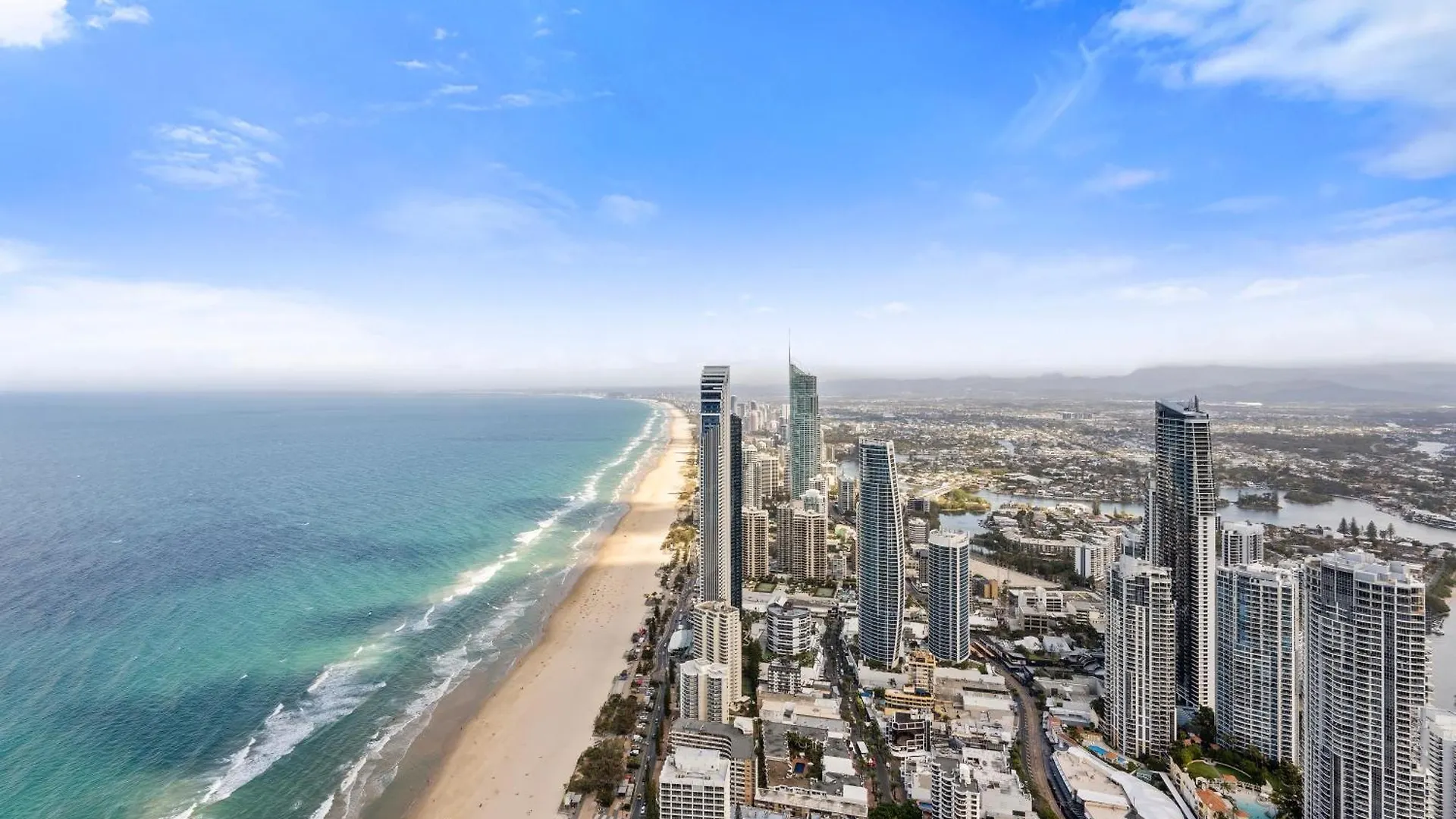 Gorgeous Oceanview 2B2B Beachfront Apartment In Surfers Gold Coast Australia
