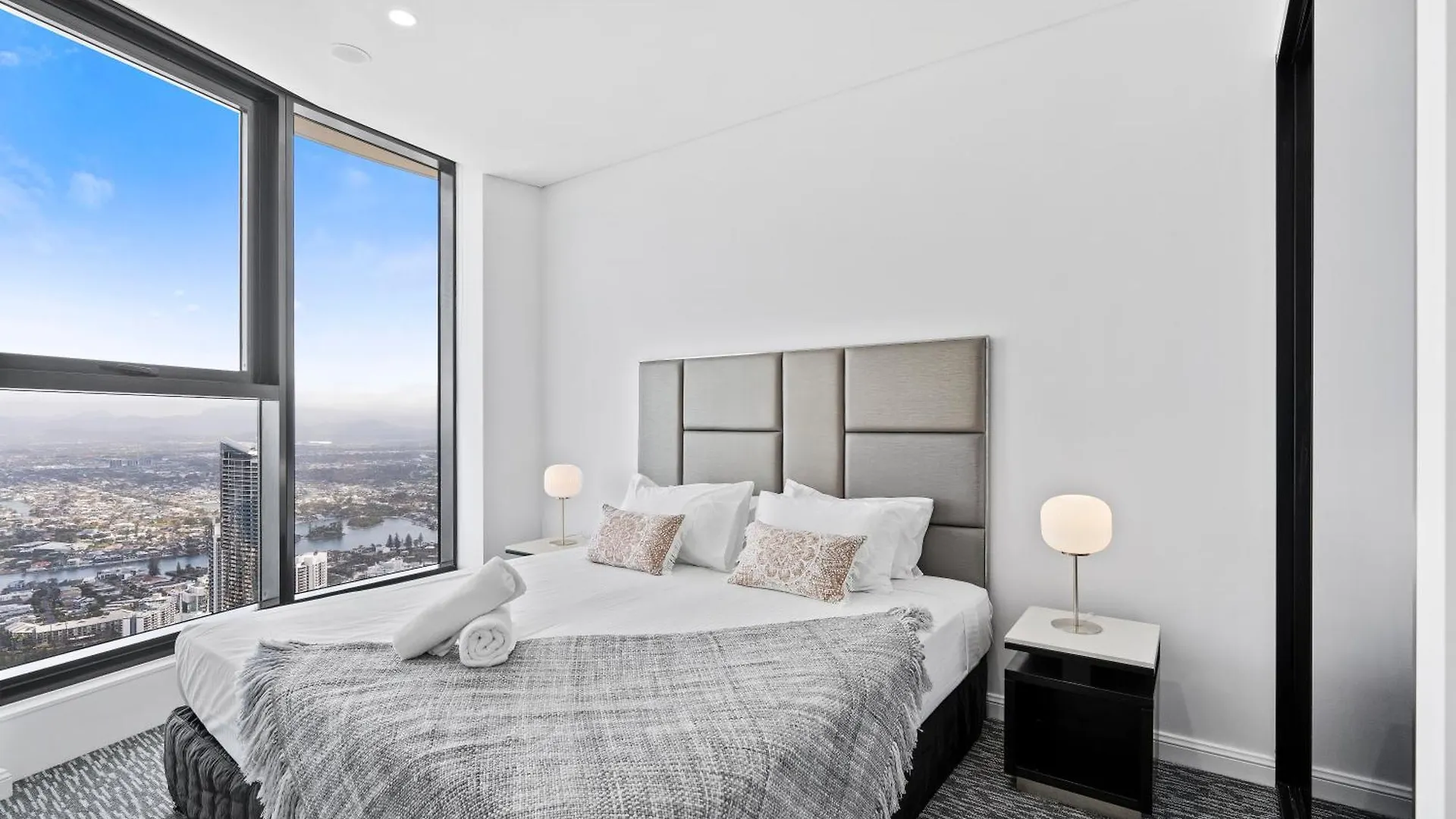 Gorgeous Oceanview 2B2B Beachfront Apartment In Surfers Gold Coast 0*,  Australia