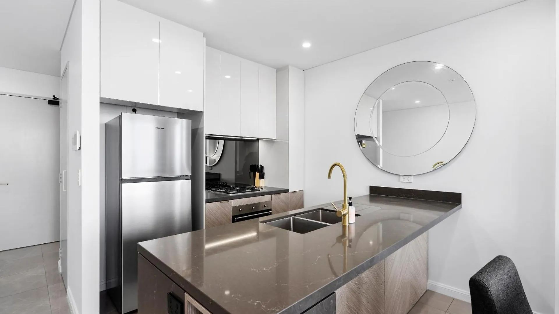 Gorgeous Oceanview 2B2B Beachfront Apartment In Surfers Gold Coast