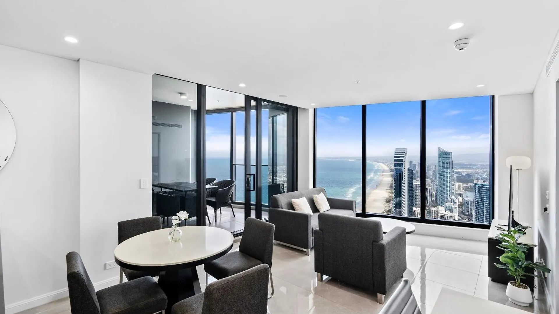 Gorgeous Oceanview 2B2B Beachfront Apartment In Surfers Gold Coast 0*,  Australia