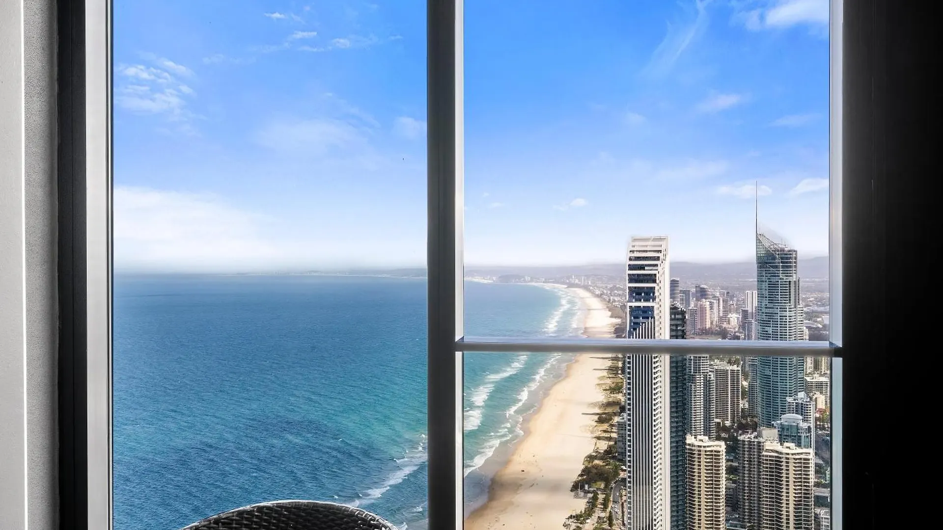 Gorgeous Oceanview 2B2B Beachfront Apartment In Surfers Gold Coast