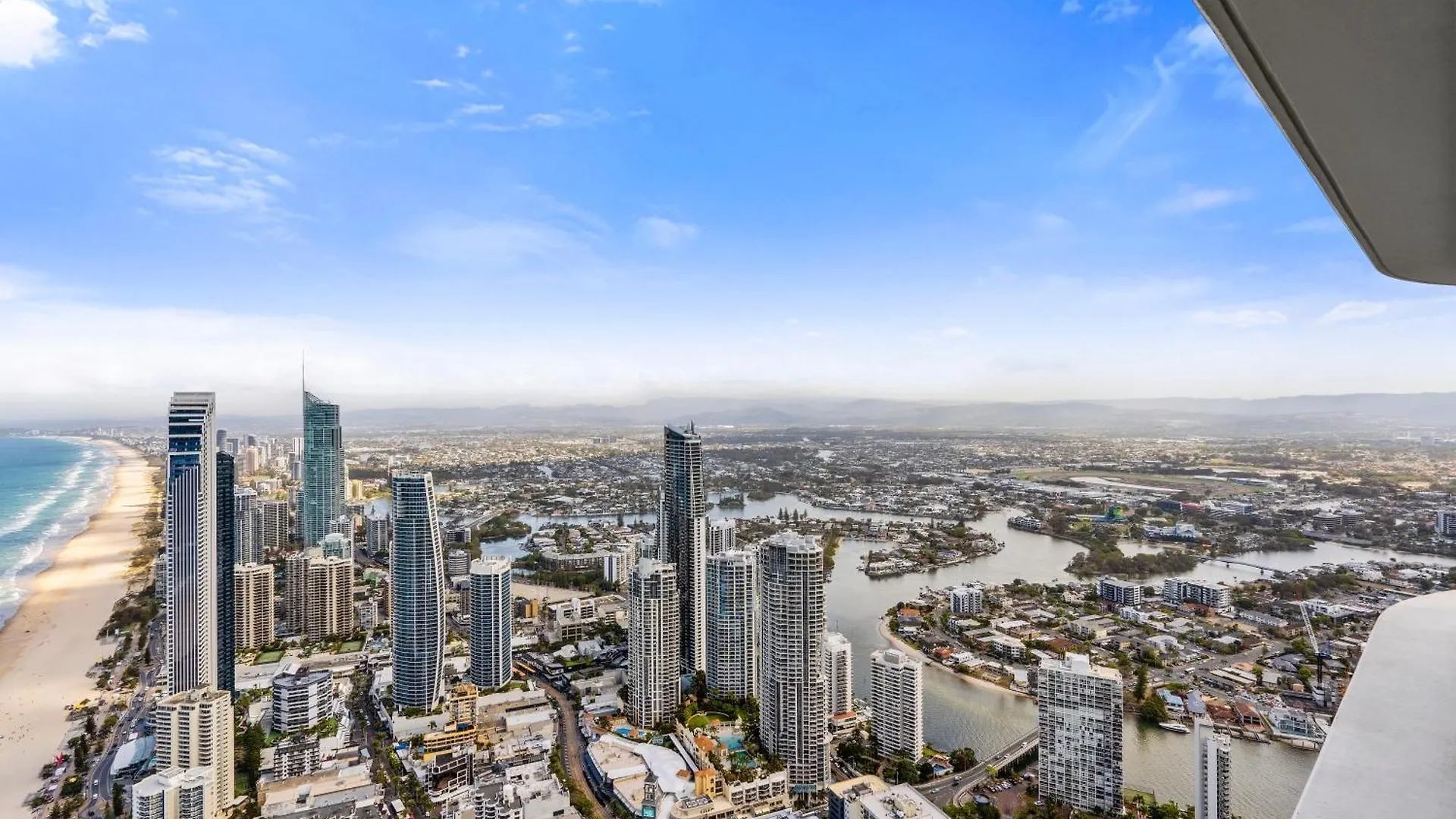 Gorgeous Oceanview 2B2B Beachfront Apartment In Surfers Gold Coast Australia
