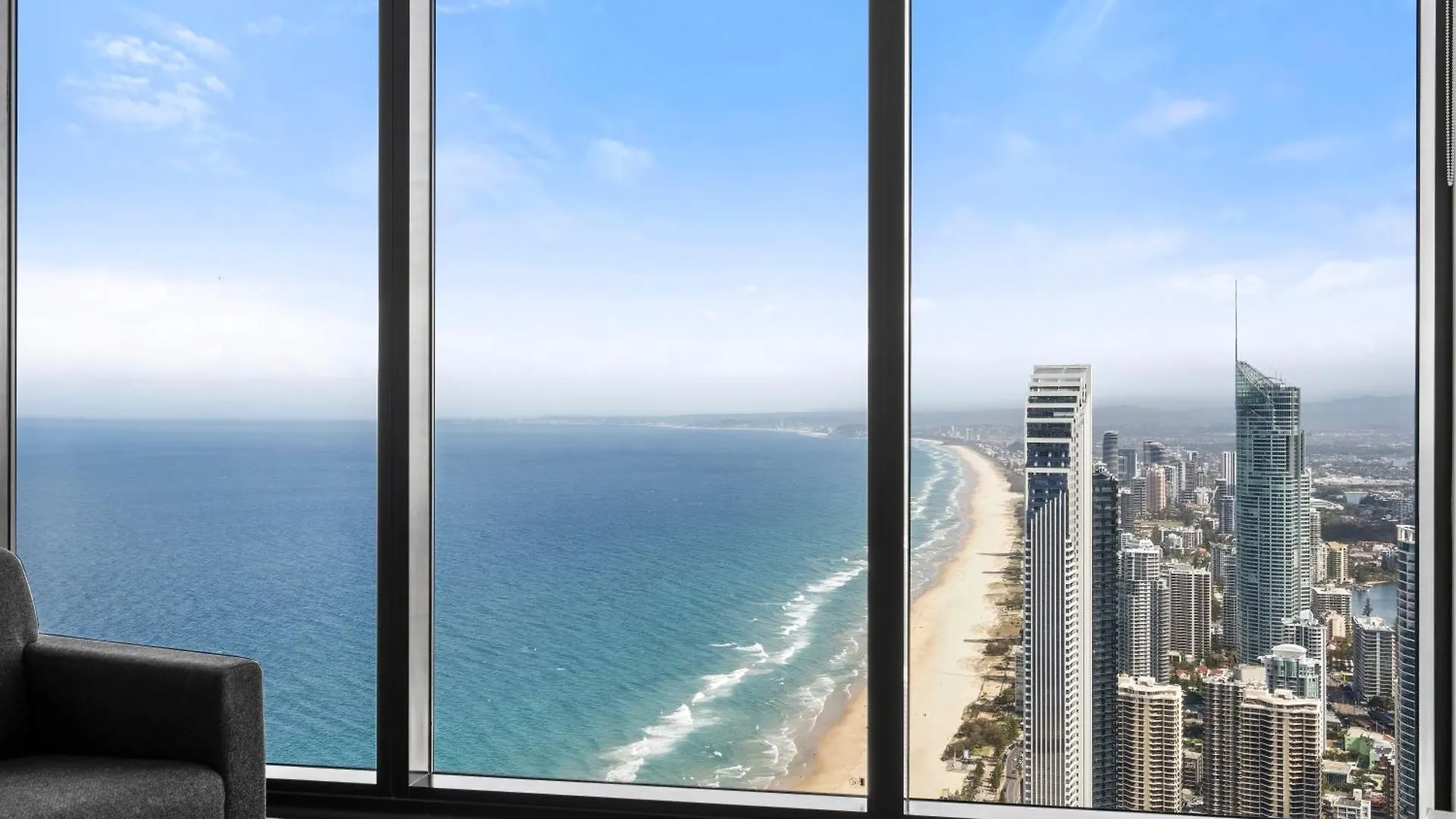 Gorgeous Oceanview 2B2B Beachfront Apartment In Surfers Gold Coast